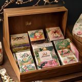 新御宅屋限定礼盒展示，精美包装的动漫周边礼盒，适合收藏与赠礼